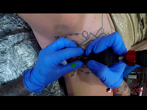 ❤️ U-Sully Savage oshisa izikhotha onama-tattoo okwedlulele wathola i-tattoo ku-clitoris yakhe ❤❌ ku-porn zu.milf300com.ru