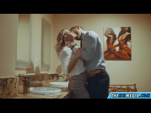 ❤️ Uma blonde obugaxayo ekuyenga endlini yangasese yomphakathi ❤❌ ku-porn zu.milf300com.ru